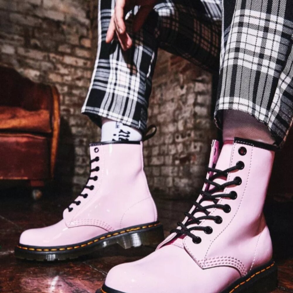 NEW Dr. Martens 1460 Women's Patent Leather Lace Up Boots - Picture 2 of 3
